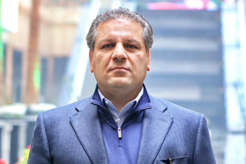 علی انصاری موسس بانک آینده