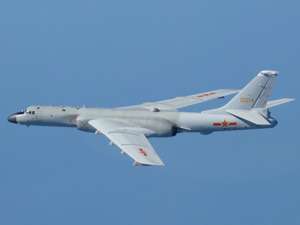 بمب افکن H-6K چین