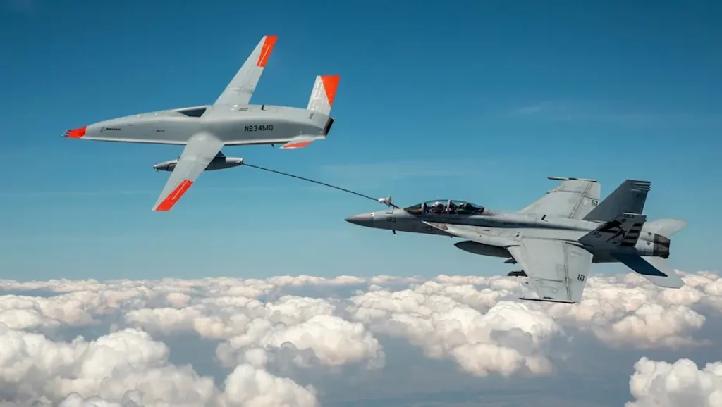 پهپاد MQ-25A Stingray در حال سوخترسانی