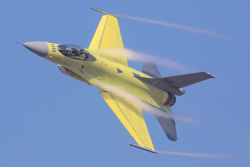 تایوان دو فروند جنگنده F-16 Block 70 Viper را از ایالات متحده تحویل گرفت