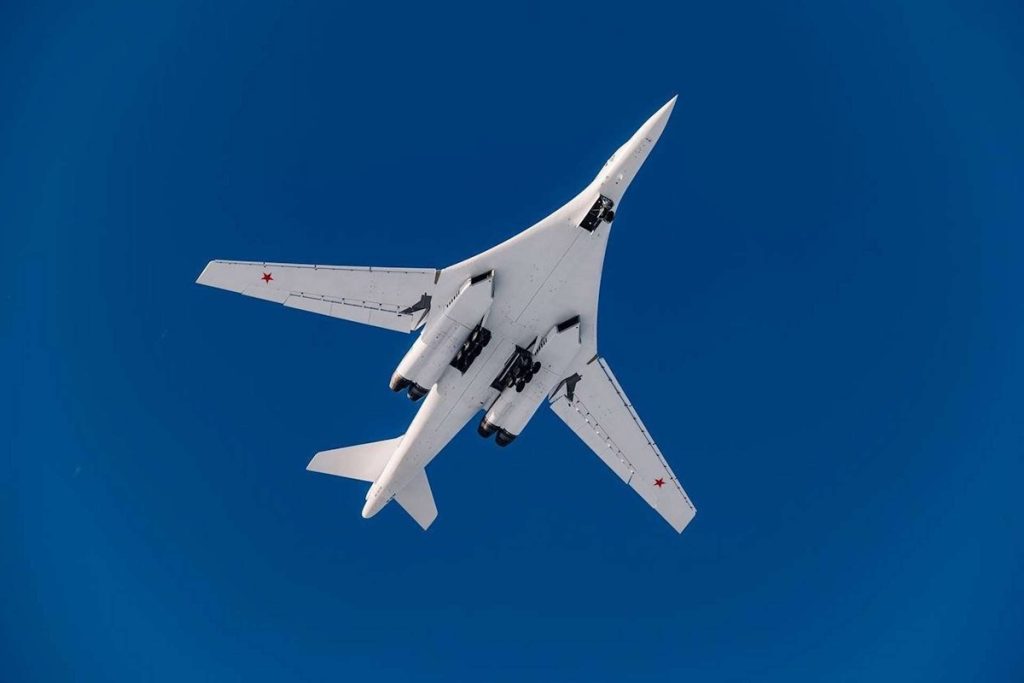 بمبافکن روسی Tu-160