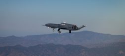 نخستین پرواز کاملاً خودکار جنگنده بدون سرنشین YFQ-48A Talon Blue انجام شد