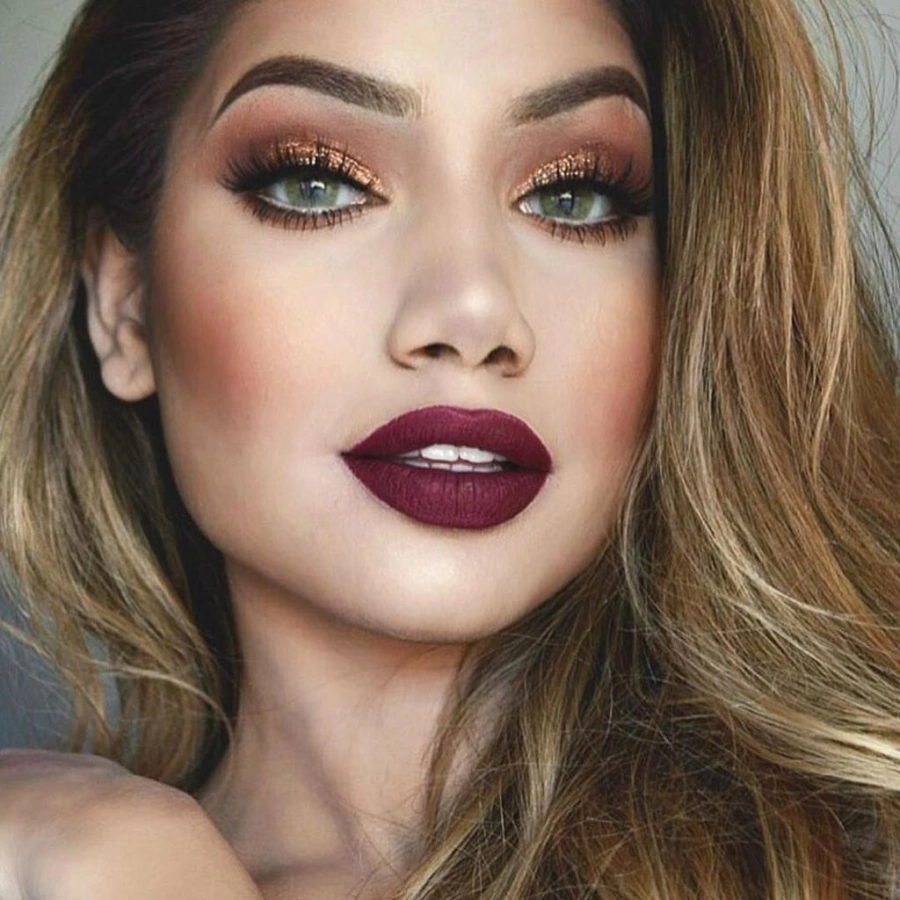 آرایش با رژلب زرشکی