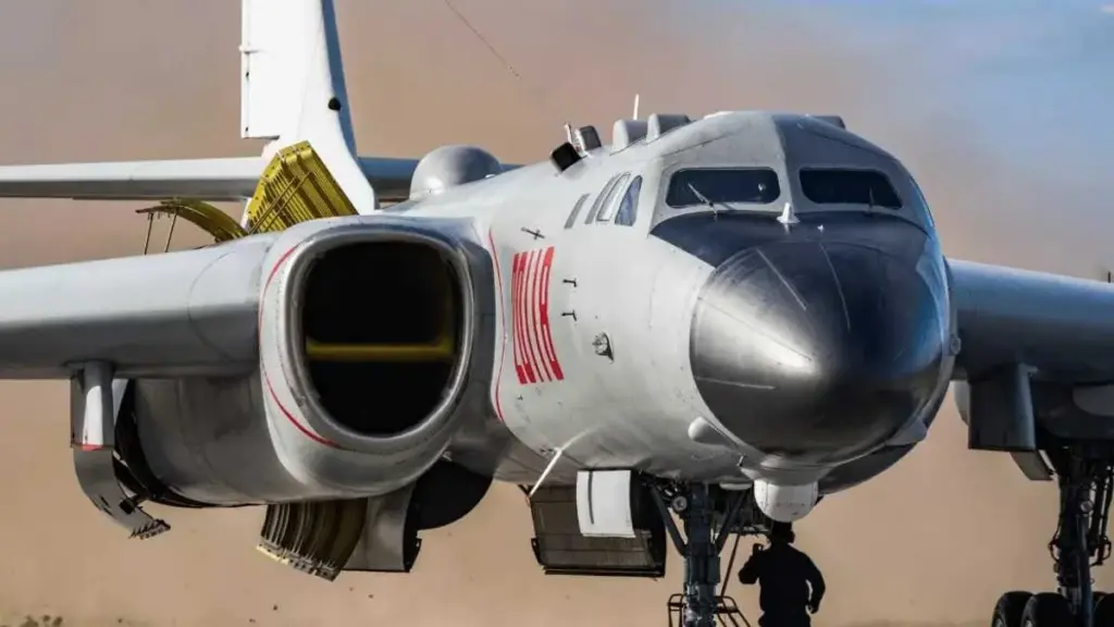 بمبافکن H-6K ساخت چین