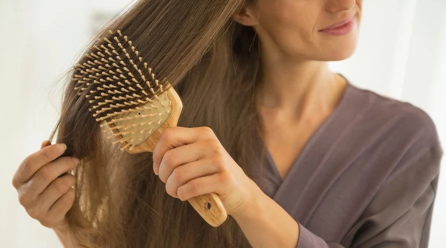 چرا موها در پاییز بیشتر وز می‌شوند
