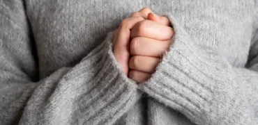 چگونه از خشکی پوست در پاییز جلوگیری کنیم؟ علت‌ها و روش‌های مؤثر پیشگیری