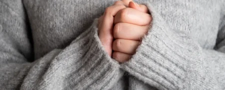 چگونه از خشکی پوست در پاییز جلوگیری کنیم؟ علت‌ها و روش‌های مؤثر پیشگیری