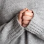 چگونه از خشکی پوست در پاییز جلوگیری کنیم؟ علت‌ها و روش‌های مؤثر پیشگیری