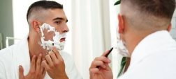 ۷ اشتباه رایج مردان هنگام اصلاح صورت در هوای سرد + نکات مهمی که باید رعایت کنید