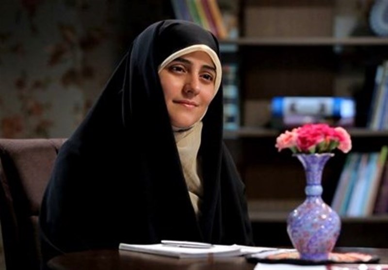 زینب ابوطالبی مجری شبکه افق
